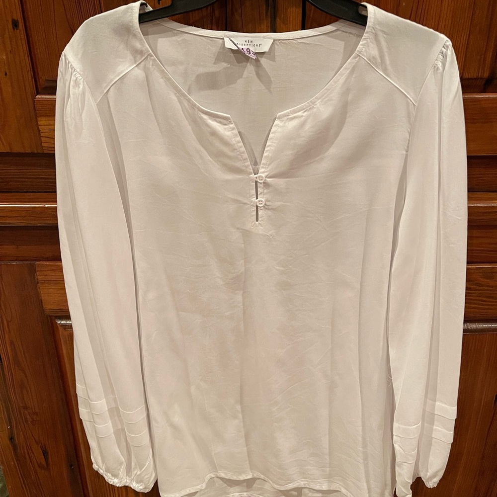 New Directions cute blouse just like the peach one I listed only white! Size XL